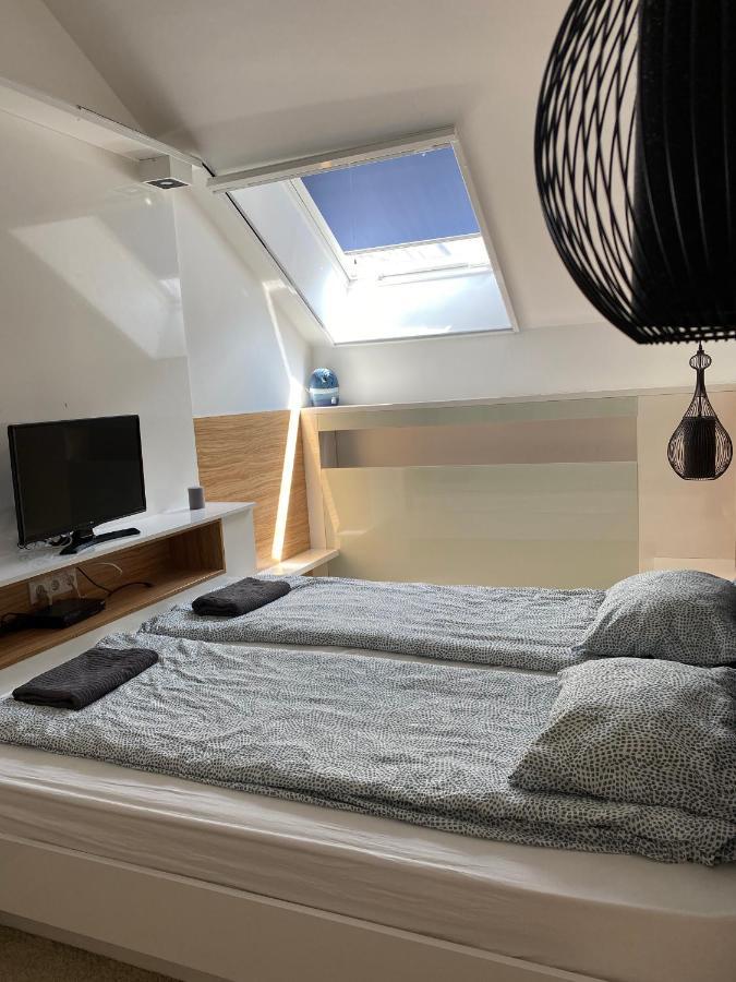 Modern 2 Bedrooms Penthouse in Gozsdu Court  Boedapest Buitenkant foto